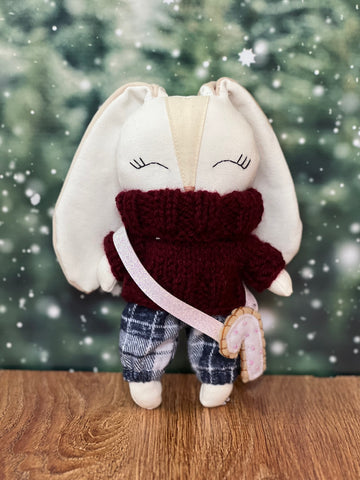 Conejo navideño chico con sweater vino (20 cm)