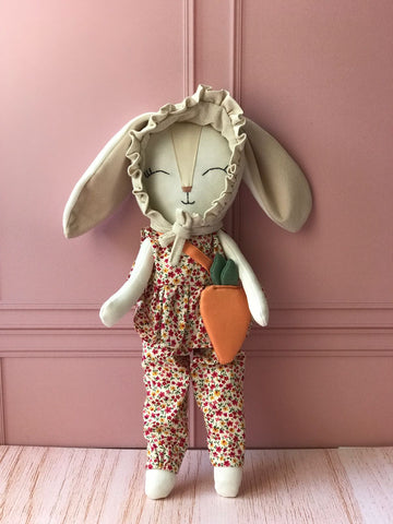 Coneja con bolsita de zanahoria grande (30 cm) (Edición limitada)