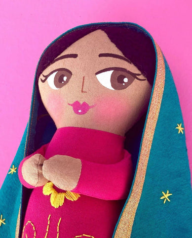 Virgen de Guadalupe chica pintada y bordada a mano