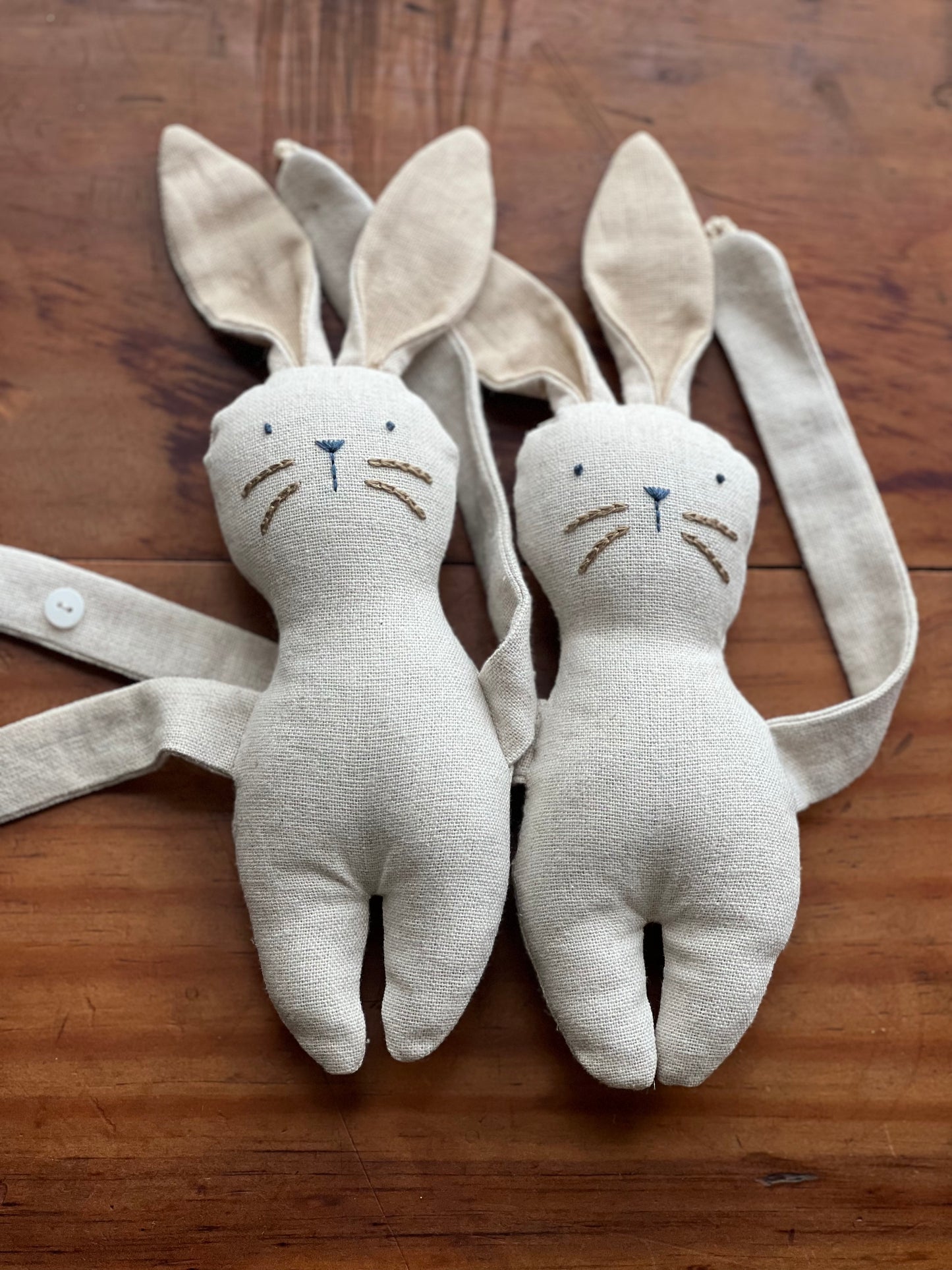 Par de cortineros en forma de conejo