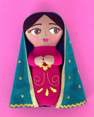 Virgen de Guadalupe chica pintada y bordada a mano