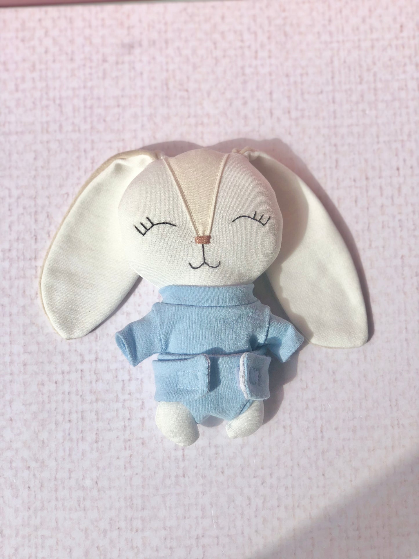 Sonaja en forma de conejo en tono azul (15 cm)