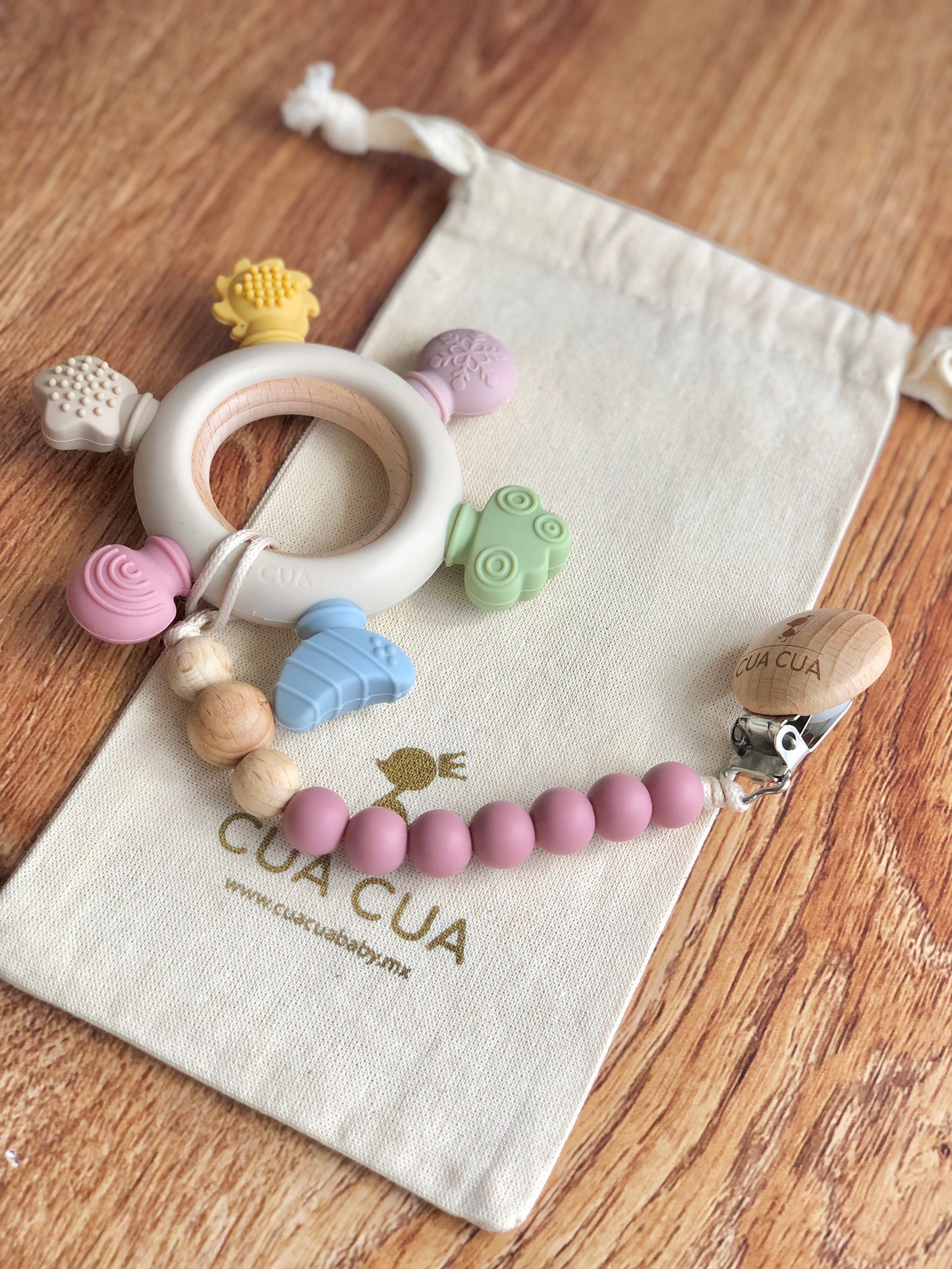 Gift bag mordedera arcoíris de silicon+portachupon