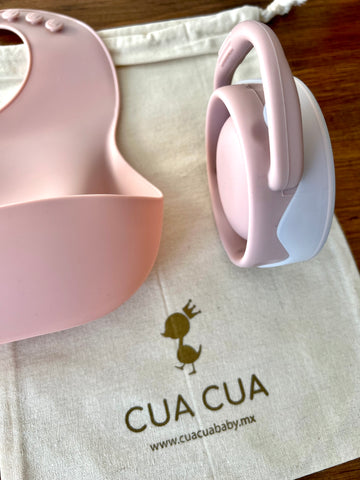 Gift bag de babero y snack cup tono rosa claro