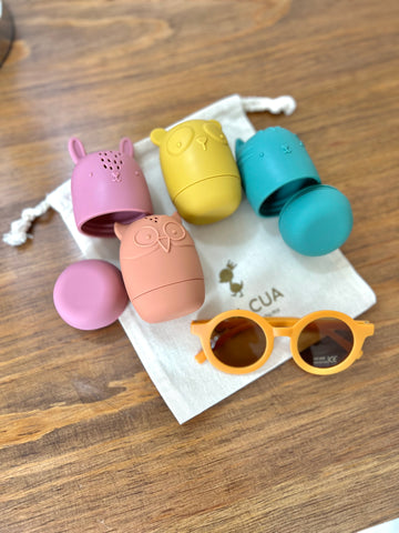 Gift bag de juguetes para agua + lentes color mostaza