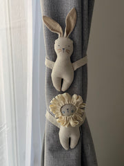 Par de cortineros en forma de conejo