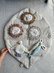 Tapete hecho de lino en forma de hoja