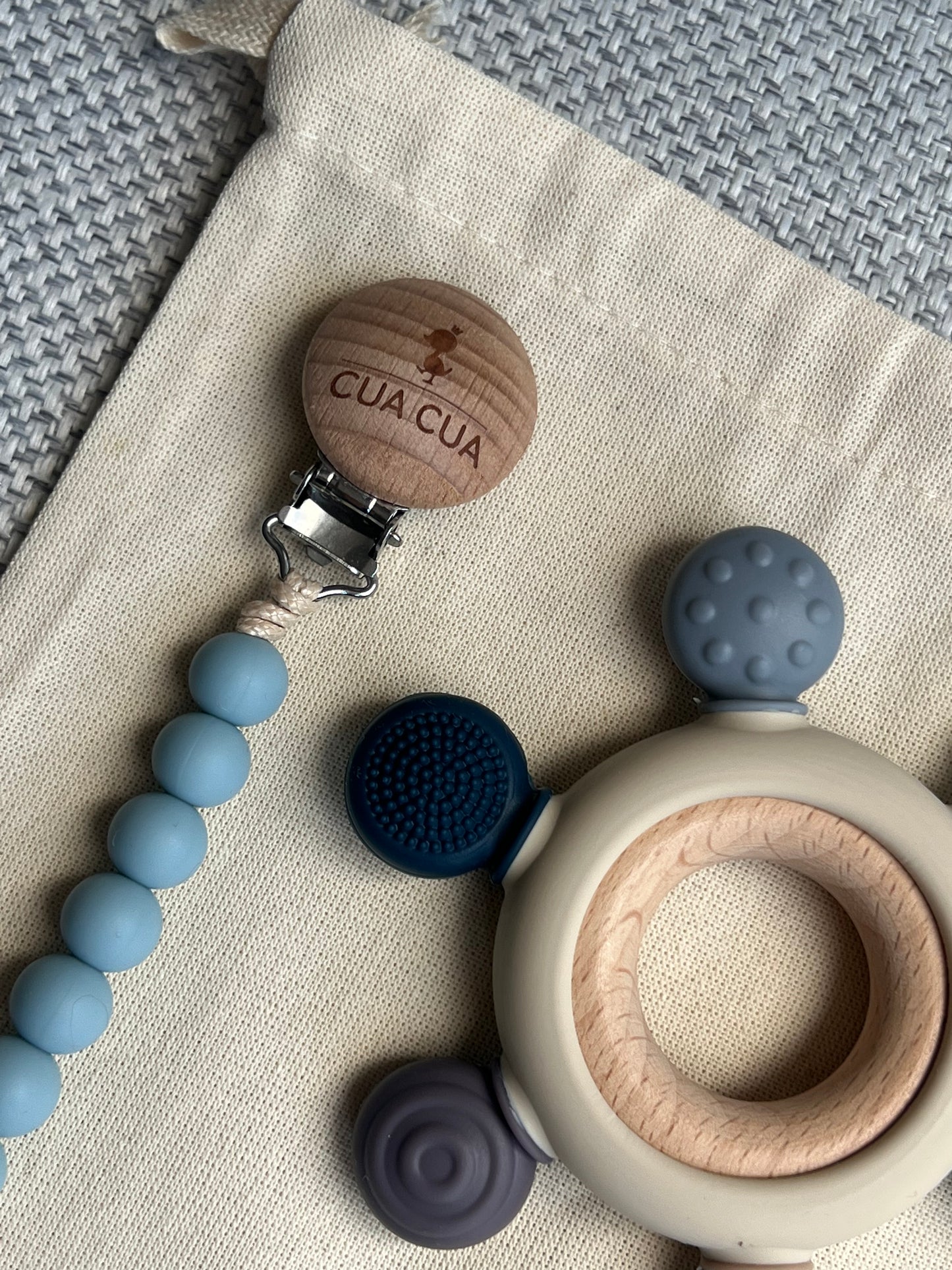 Gift bag portachupon + mordedera plana (2 colores)