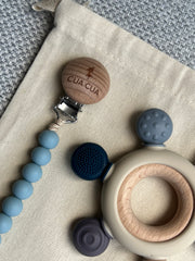 Gift bag portachupon + mordedera plana (2 colores)