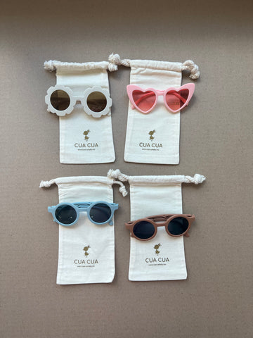 Paquete de lentes cada uno con bolsita de manta.