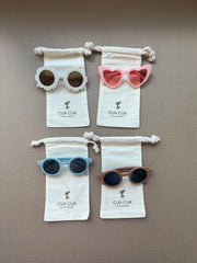 Paquete de lentes cada uno con bolsita de manta.