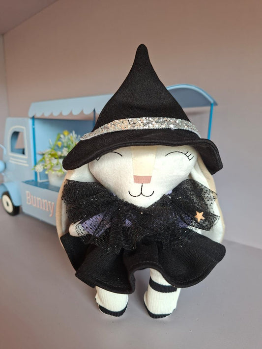 "Outfit de brujita para coneja chica"