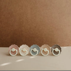 Par de chupones Frigg Daisy silicón (obscuridad)( Blush/Cream )