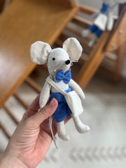 Ratoncito de los dientes en tonos azul