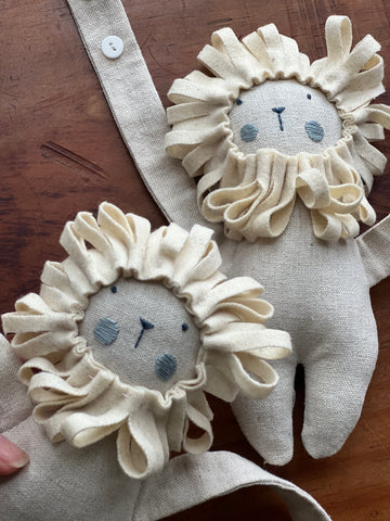 Par de cortineros en forma de León