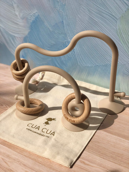 Juguete de silicón con aros de madera y succión (Varios colores)