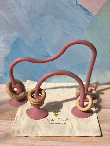 Juguete de silicón con aros de madera y succión (Varios colores)