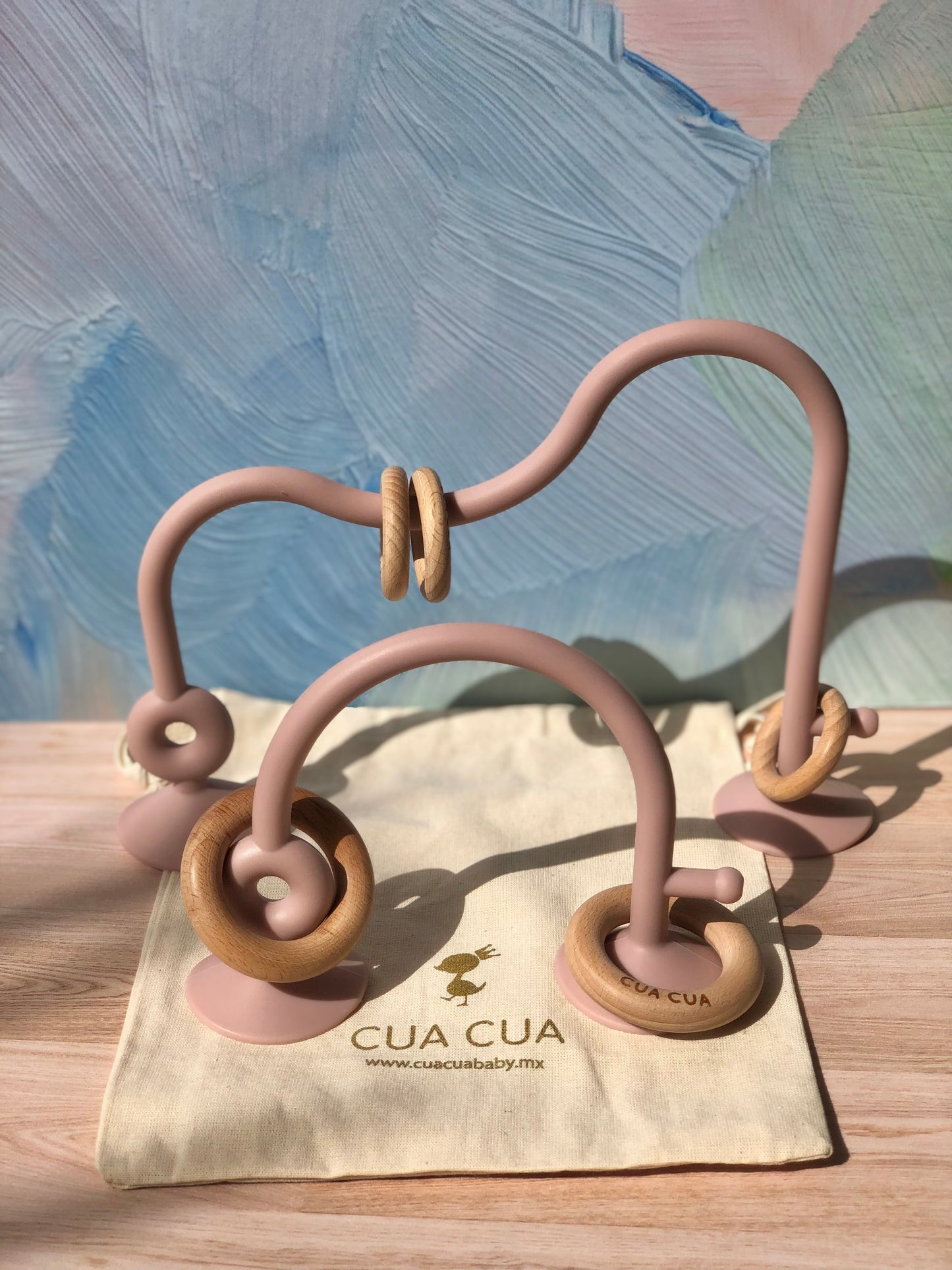Juguete de silicón con aros de madera y succión (Varios colores)