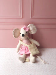 Ratoncita de los dientes en tonos rosa