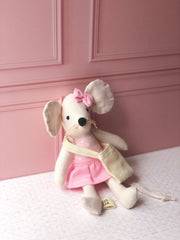 Ratoncita de los dientes en tonos rosa