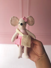 Ratoncita de los dientes en tonos rosa