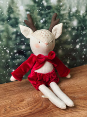 Reno navideño grande con traje de terciopeli