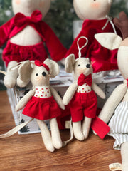 Ratoncita con falda roja navideña