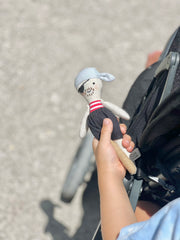 Pirata con camisa de rayas azules