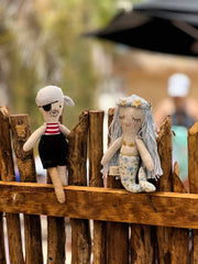 Pirata con camisa de rayas azules