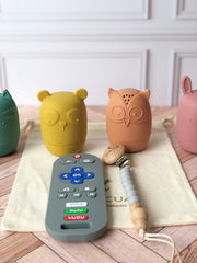 Gift bag entretenimiento en tonos coloridos (portachupón a elegir)