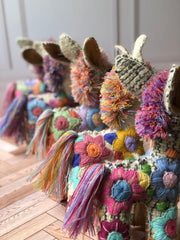 Burritos de lana bordados a mano