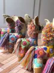 Burritos de lana bordados a mano