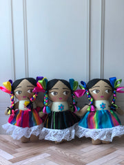 Adelitas pintadas y bordadas a mano