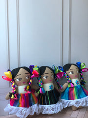 Adelitas pintadas y bordadas a mano