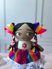 Adelitas pintadas y bordadas a mano