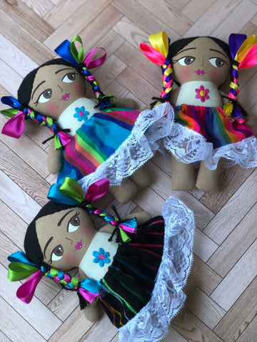 Adelitas pintadas y bordadas a mano