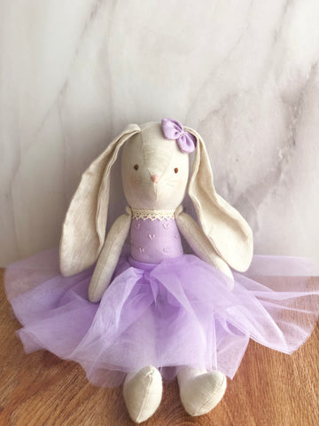 Coneja con tutú morado