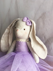 Coneja con tutú morado