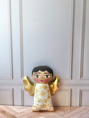 Ángel pintada y bordada a mano