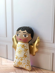 Ángel pintada y bordada a mano