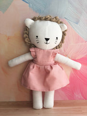 Leoncita de tela con vestido rosa