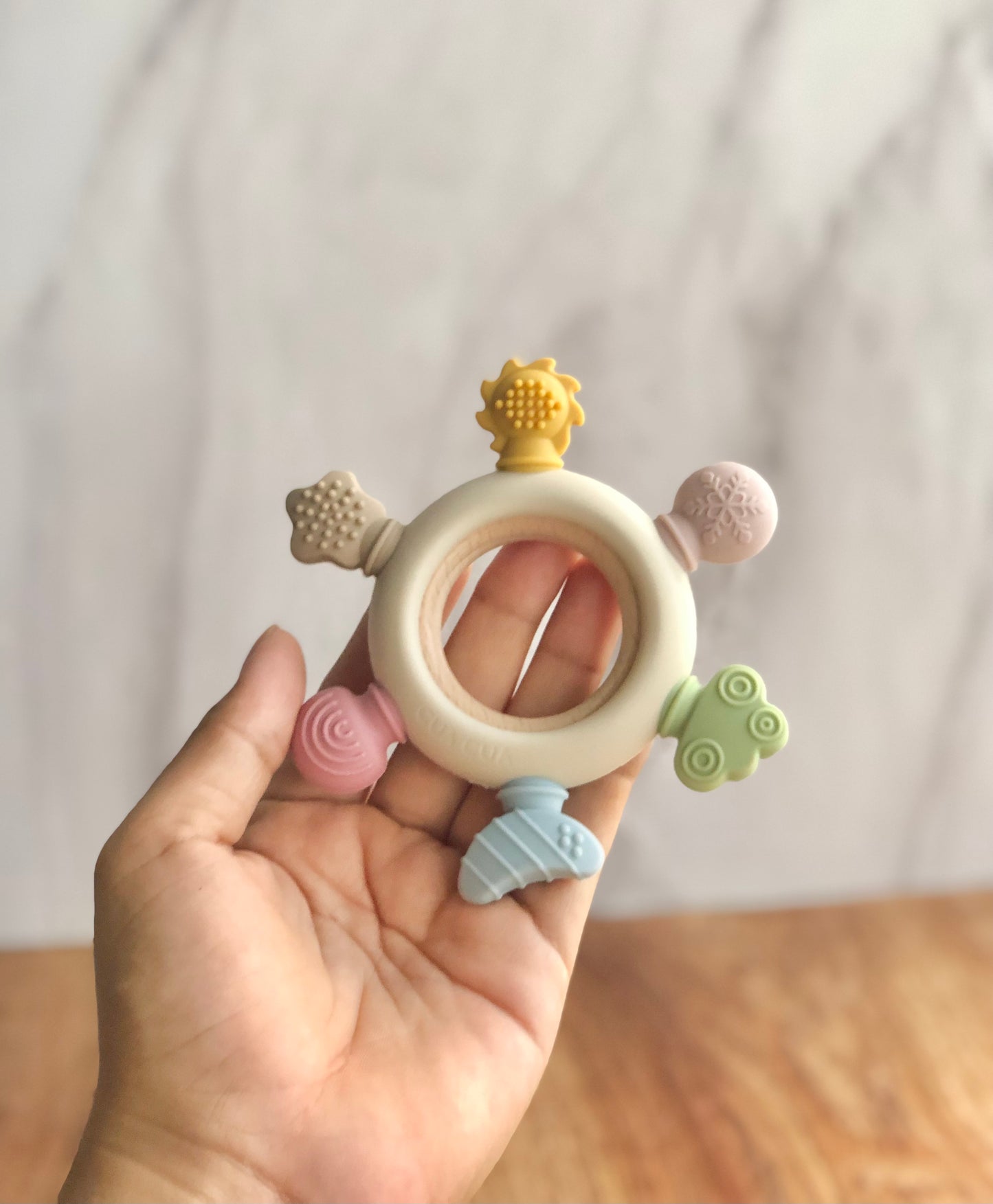 Gift bag mordedera arcoíris de silicon+portachupon