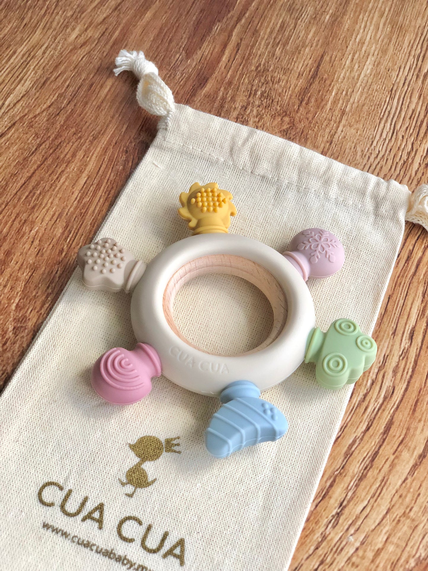 Gift bag mordedera arcoíris de silicon+portachupon