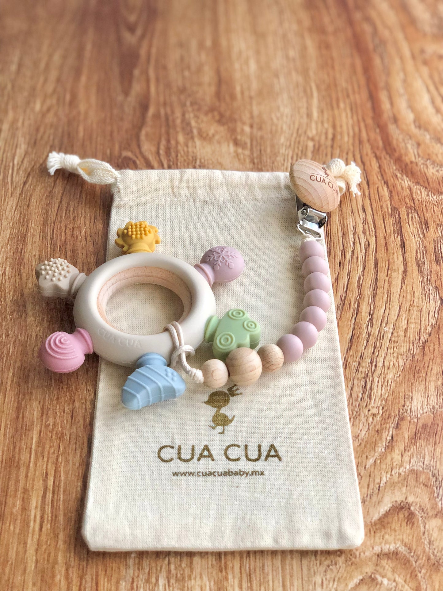 Gift bag mordedera arcoíris de silicon+portachupon