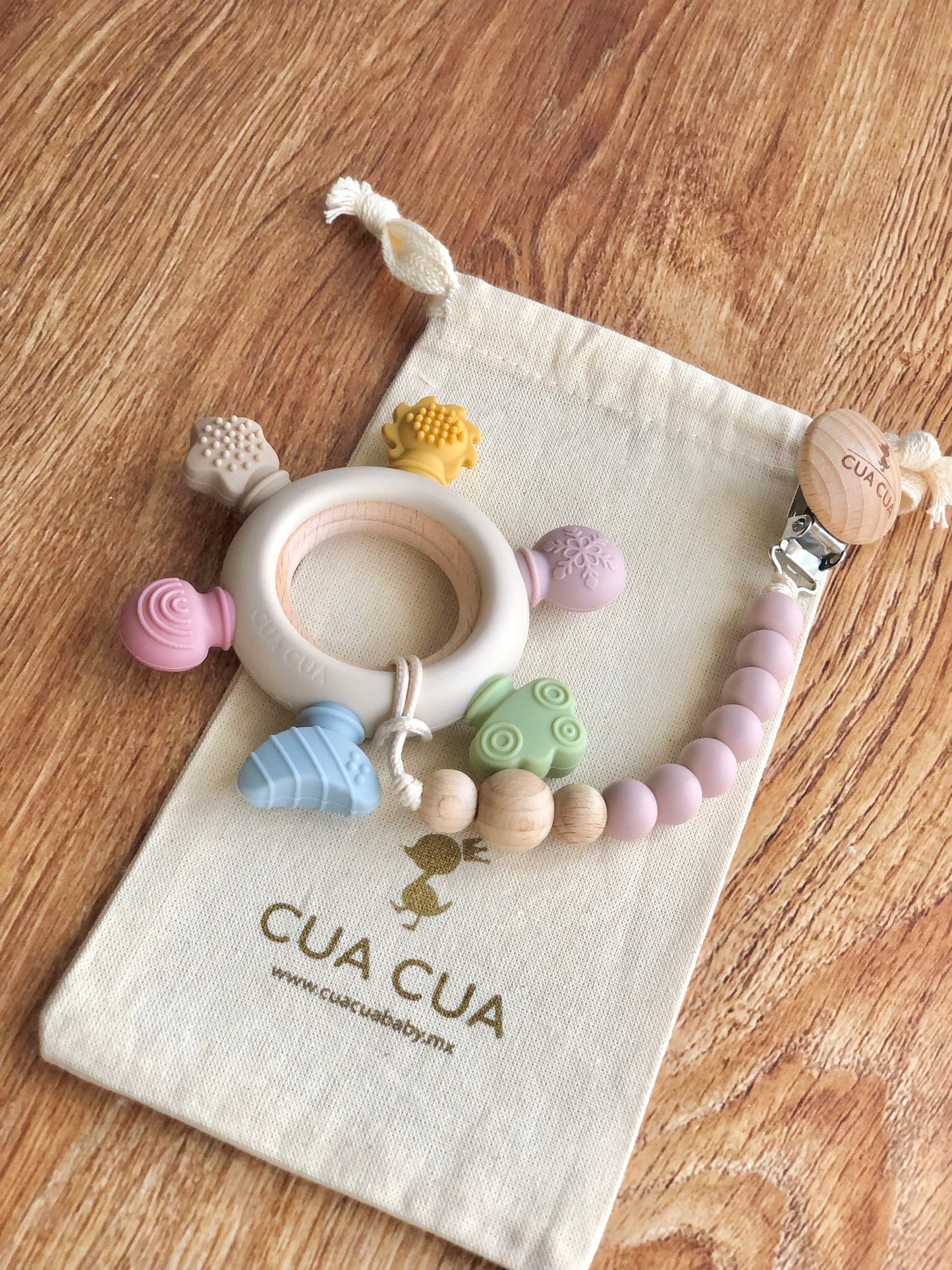 Gift bag mordedera arcoíris de silicon+portachupon