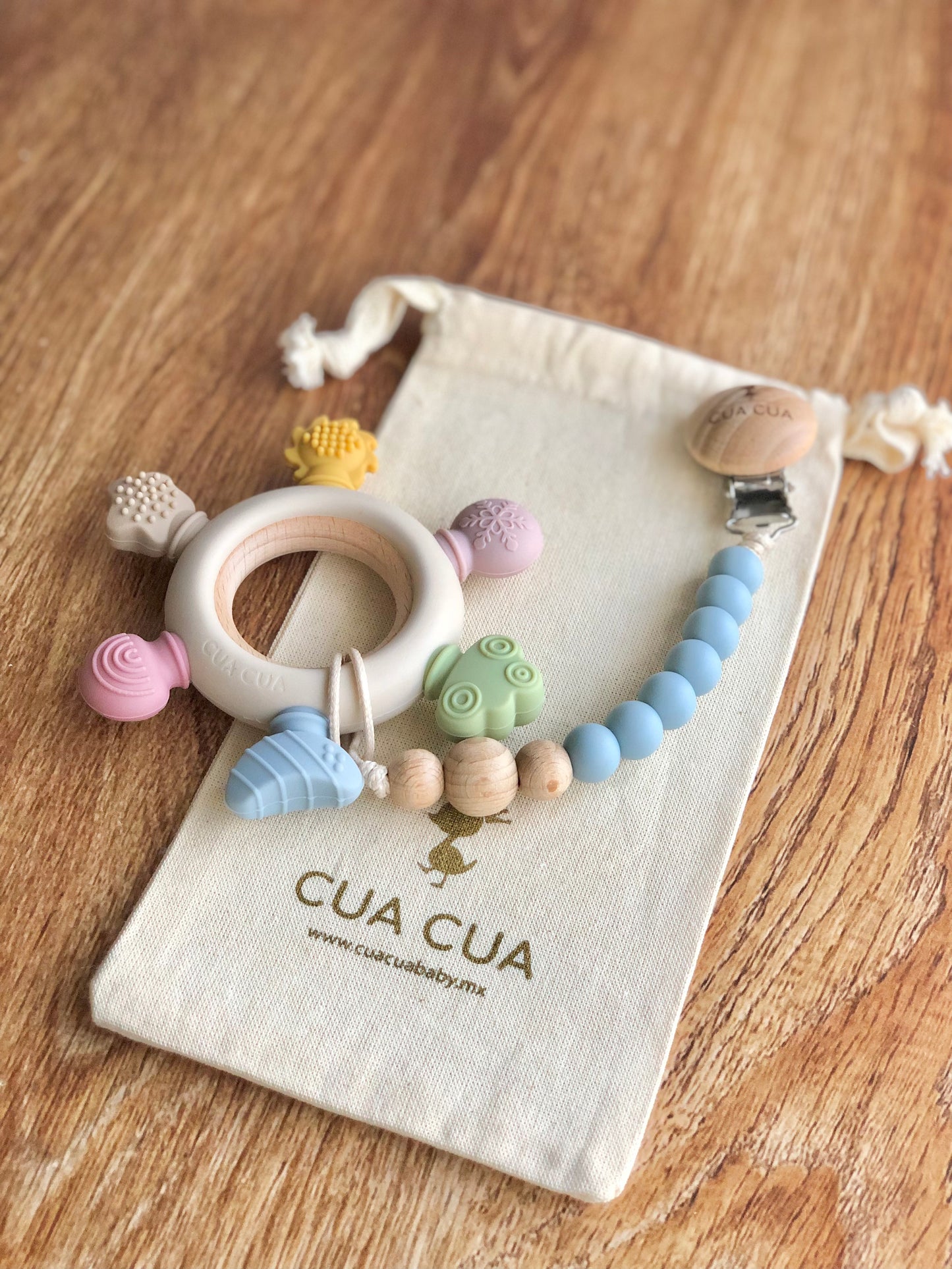 Gift bag mordedera arcoíris de silicon+portachupon