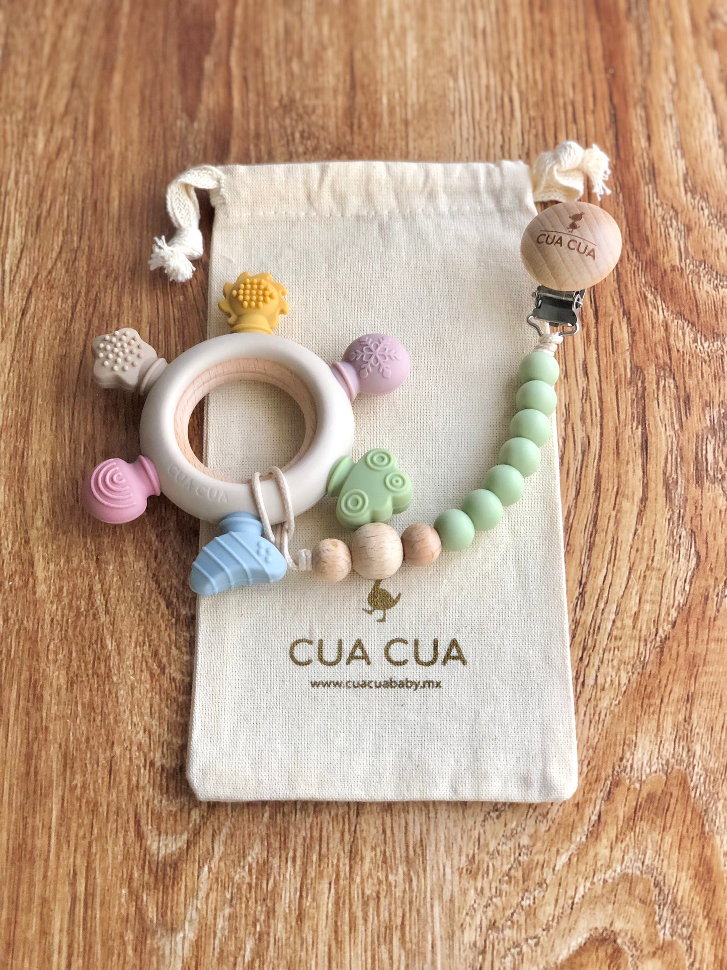 Gift bag mordedera arcoíris de silicon+portachupon