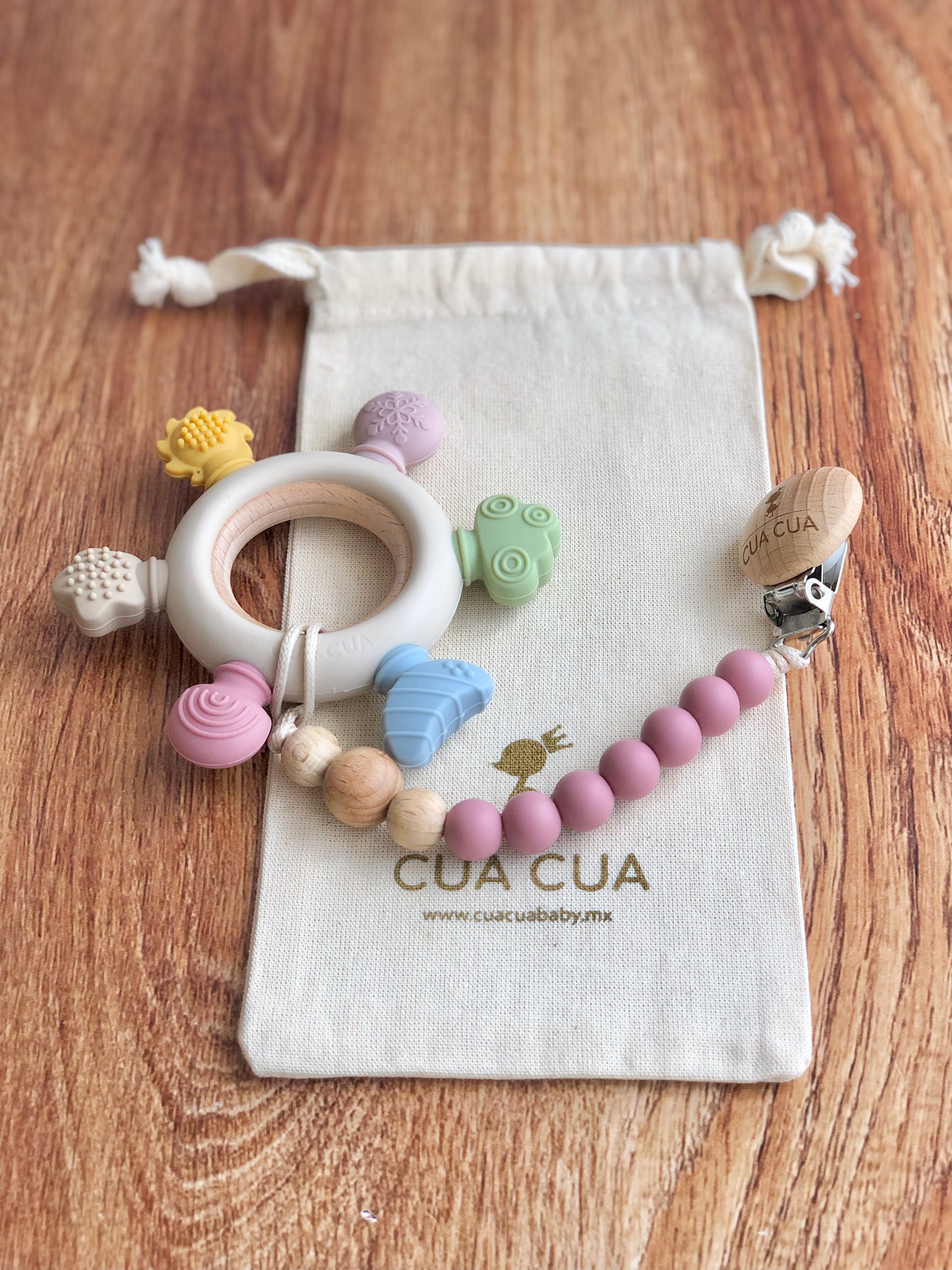 Gift bag mordedera arcoíris de silicon+portachupon