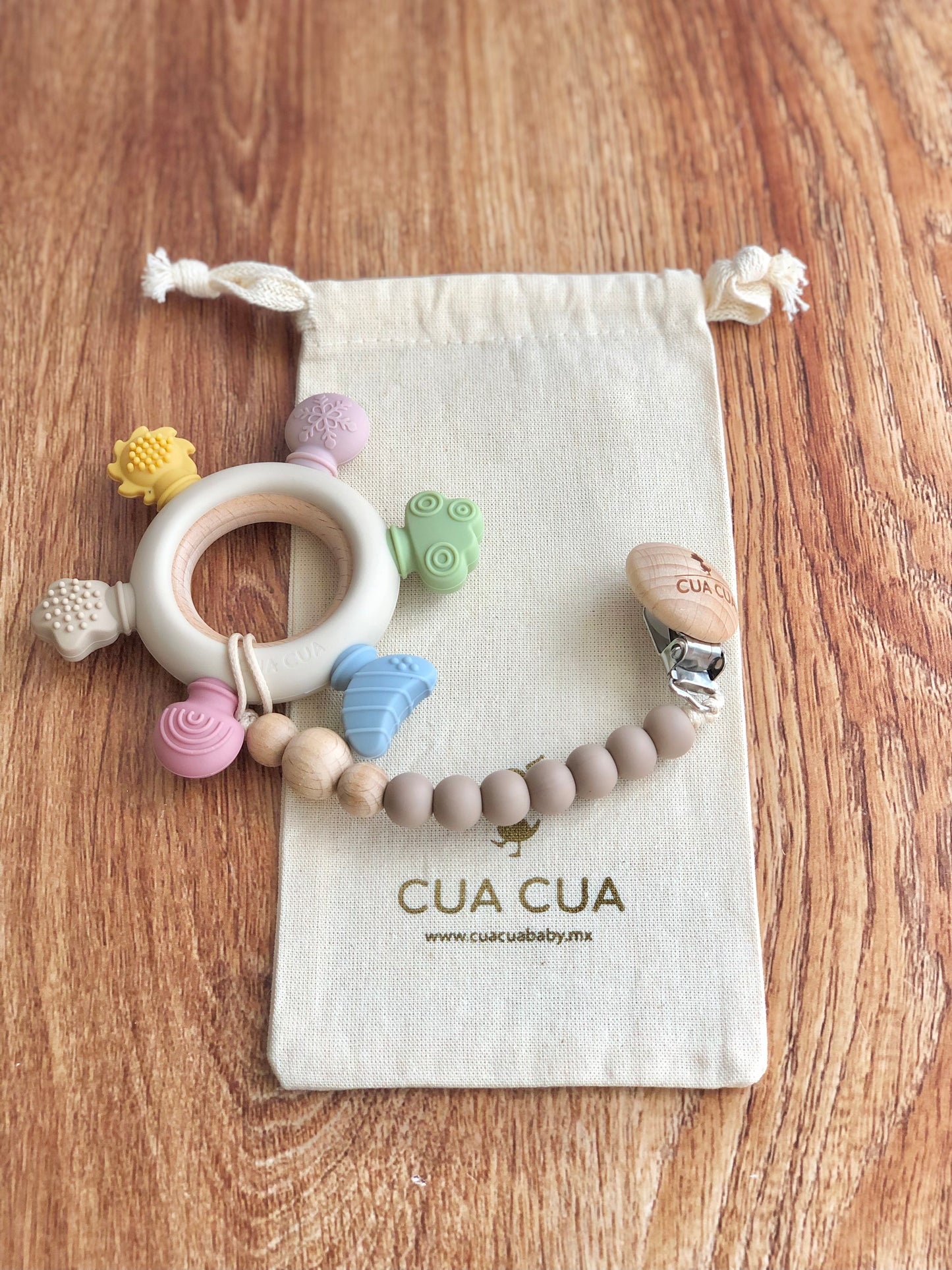 Gift bag mordedera arcoíris de silicon+portachupon