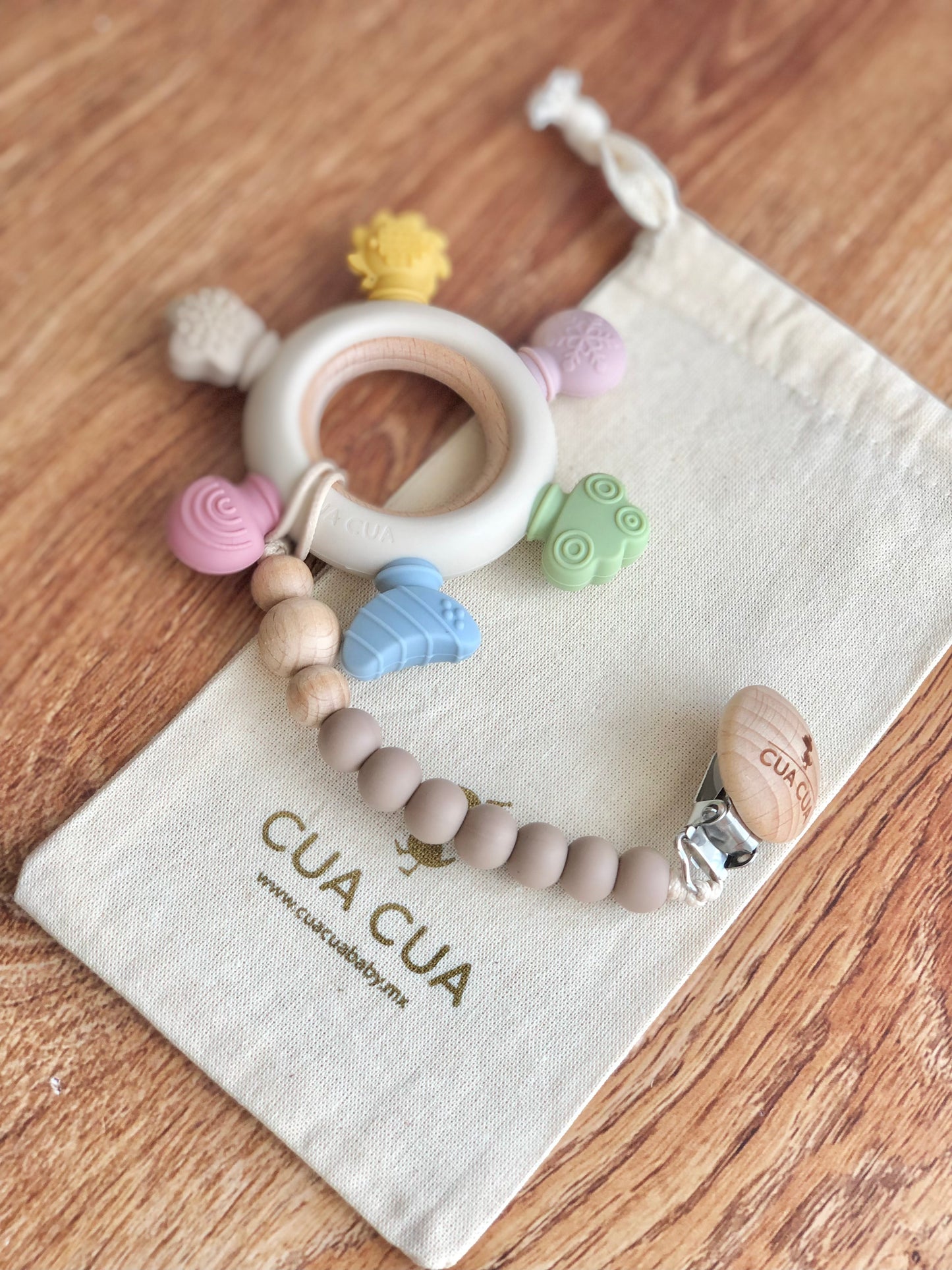 Gift bag mordedera arcoíris de silicon+portachupon